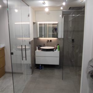 Glastrennwand im Bad