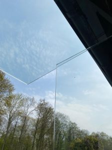 Glasvordach mit Seitenteil Nahaufnahme