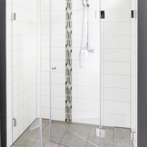 Nischendusche mit Pendeltür